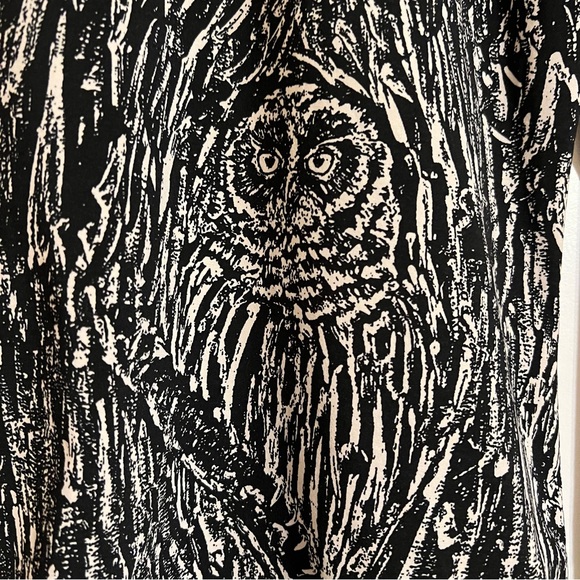 J.McLaughlin Owl Woodgrain Printed Jersey Knit Turtleneck, Medium (Petite) - Picture 2 of 11